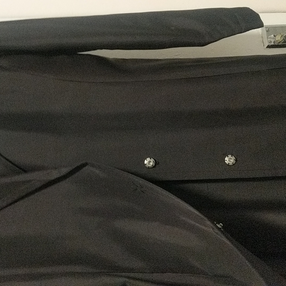 Black silk dress - Picture 2 of 3